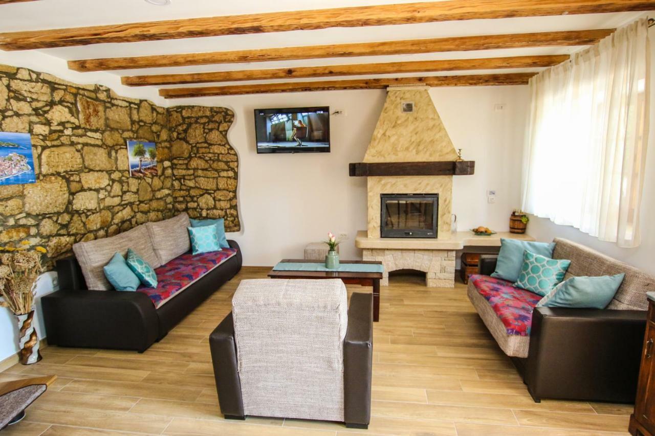 Villa Alma Kaštelir 外观 照片