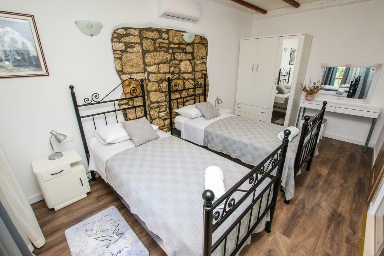 Villa Alma Kaštelir 外观 照片